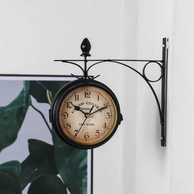 Dubbelzijdige Wandklok in Vintage Design