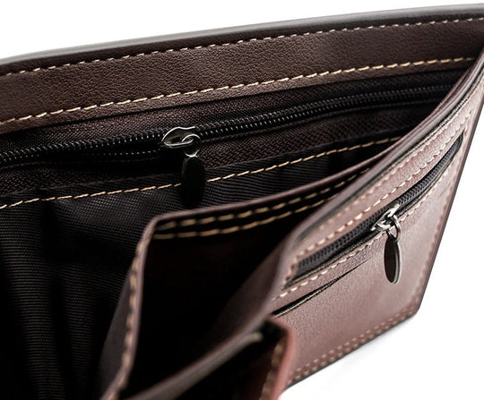 Portafoglio bifold da uomo con cuciture a doppio filo