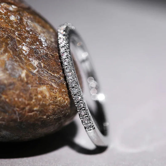 Timeless Shine – Minimalist Ring with Eternal Meaning