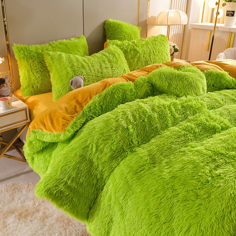 Plush Dreams - 4 Sets of Fleece Bedding + Heart Pillow