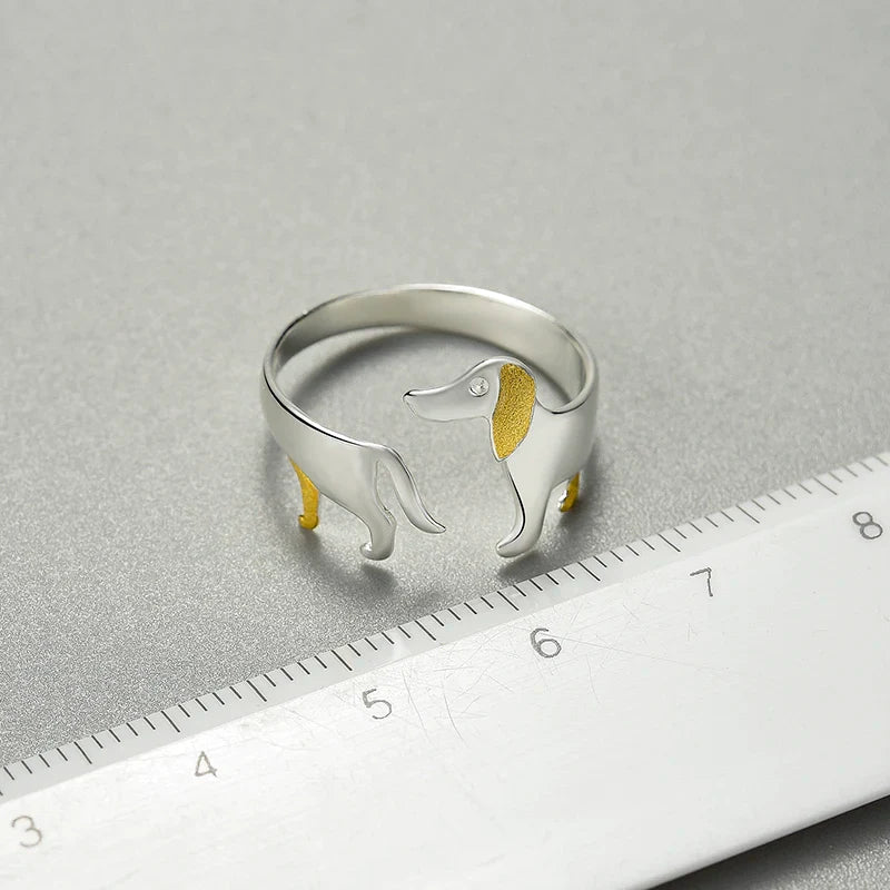 Schattige Teckel Zilveren Ring – Verstelbaar en Vol Karakter