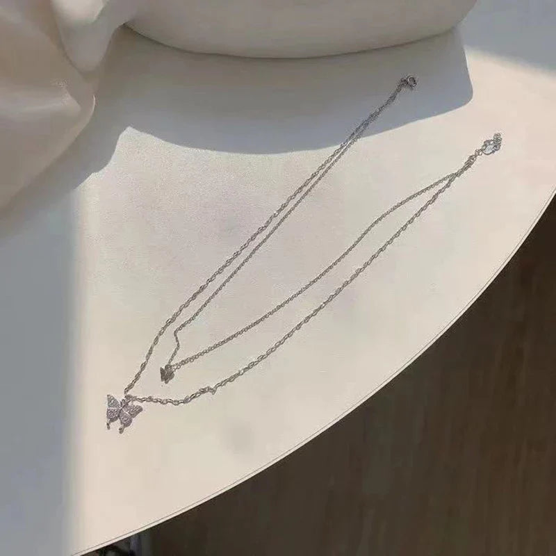 Verfijnde Zilveren Ketting Set met Glanzende Vlinder