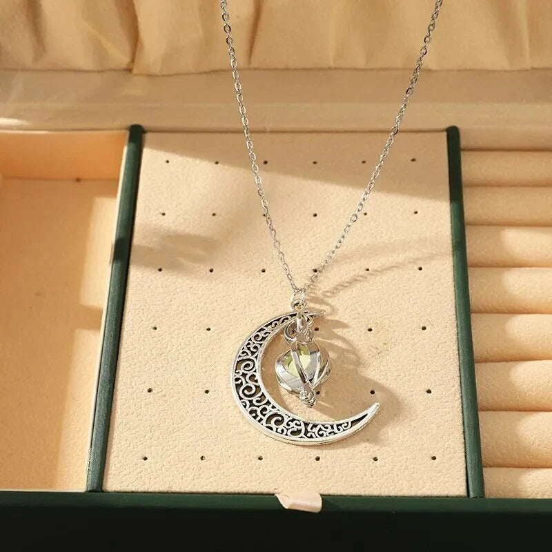 Moonstone Pendant Necklace – Mystical Elegance with Inner Strength