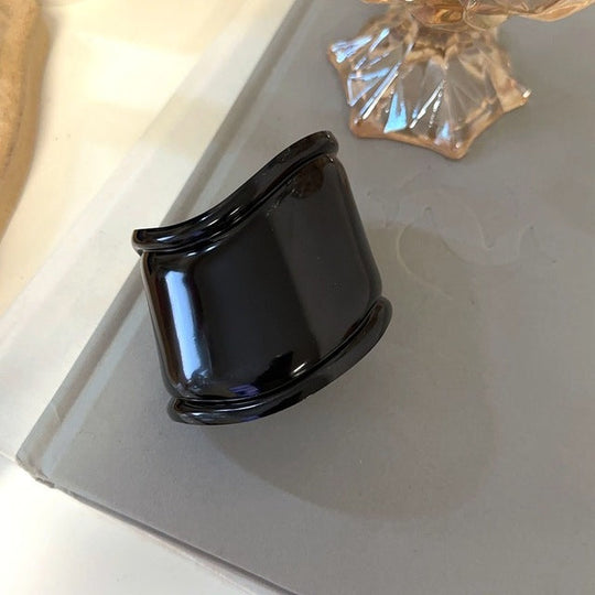 Bracciale esagerato – Onde audaci in un’asimmetria raffinata