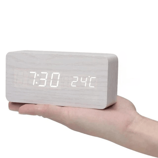 Sveglia digitale in legno – Display LED e controllo vocale