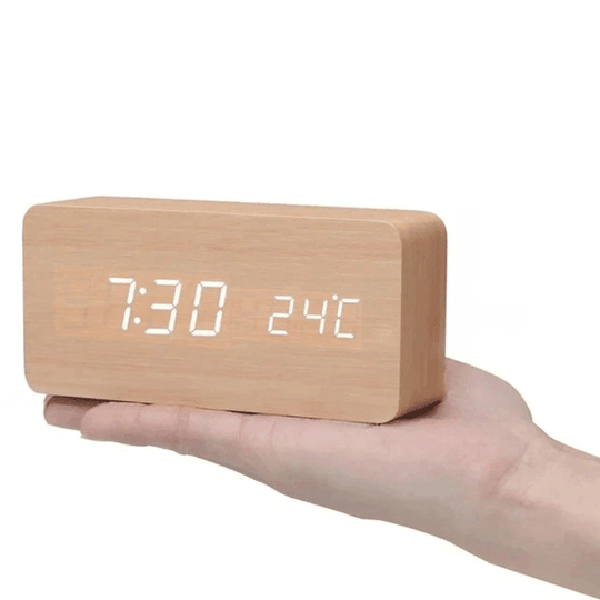 Sveglia digitale in legno – Display LED e controllo vocale