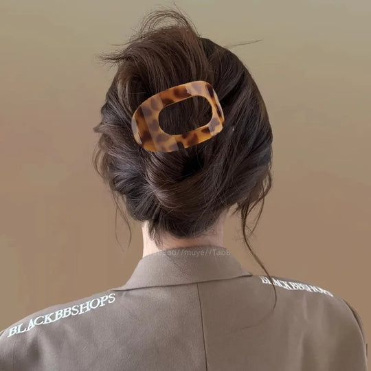 Brenda™ | Mode Ovale Platte Haar Klauw Clips voor Vrouwen Matte Eendenbek Clip Achterkant Broodje Haaraccessoires Eenvoudige Clip Haar ornament