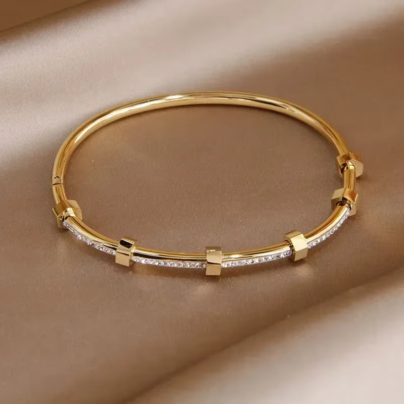 Bracciale placcato in oro con copertura in moissanite