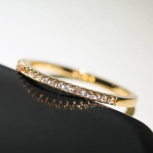 Timeless Shine – Minimalist Ring with Eternal Meaning