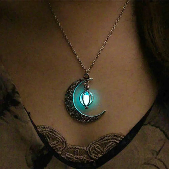 Moonstone Pendant Necklace – Mystical Elegance with Inner Strength